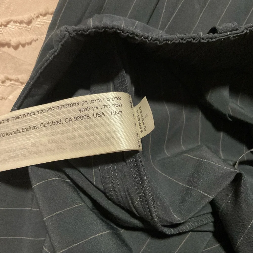 Vuori Wide Leg Pinstripe Pants in Dark Navy pinstripe NWOT
